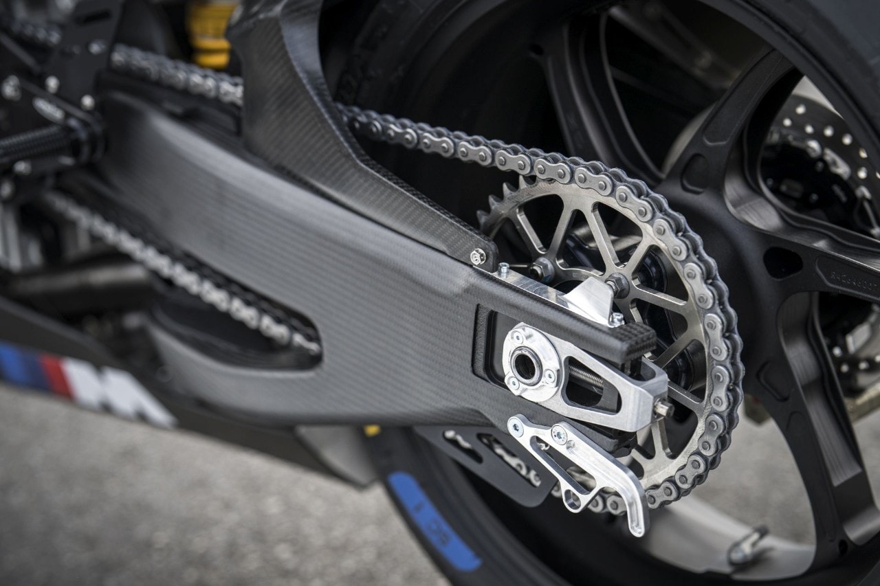 DueruoteTG #238 - Abbiamo guidato in pista la BMW che corre in SBK! 